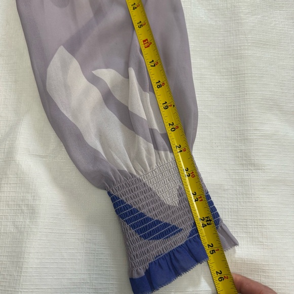 Aritzia Wilfred Castello Blouse
Lavender Abstract Print Tie Neck
Top Medium - Picture 11 of 11